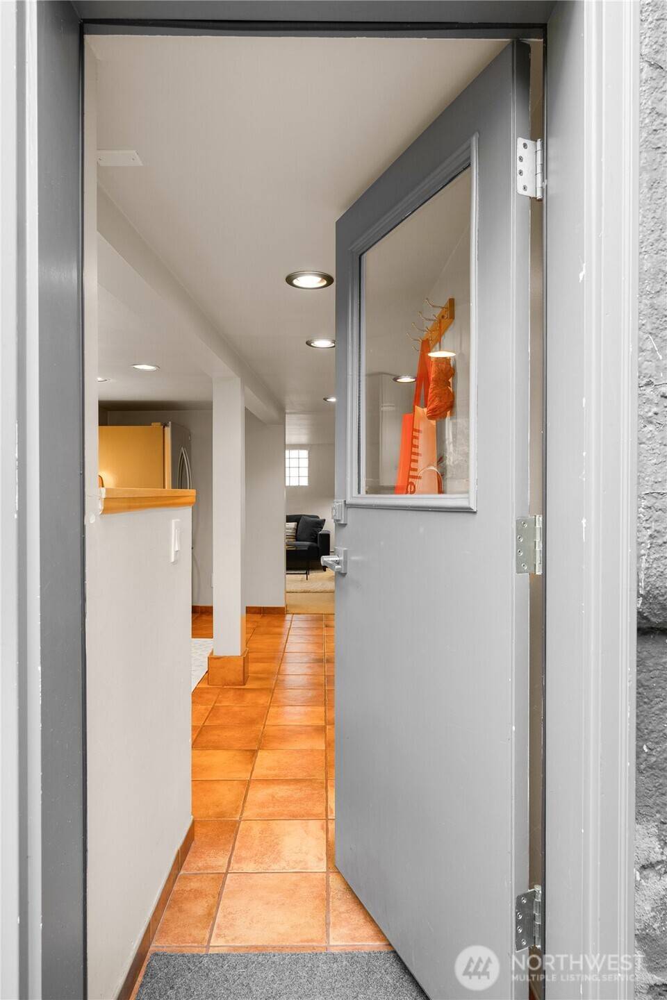 Seattle, WA 98115,806 NE 71st ST #B