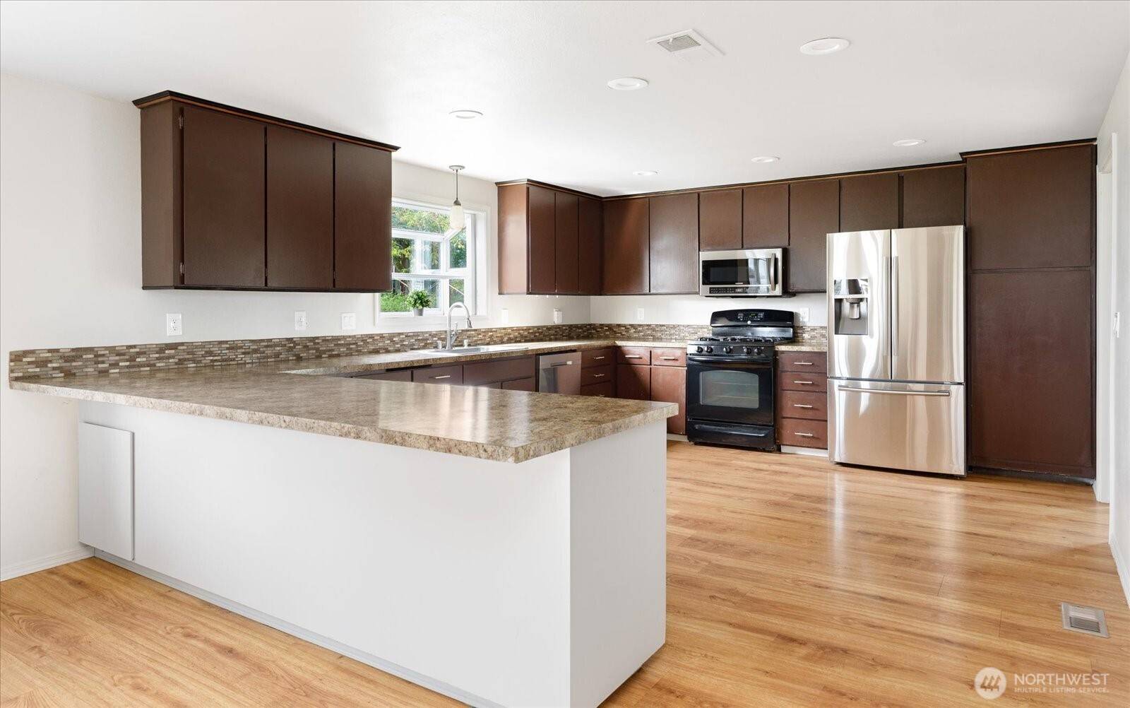 Oak Harbor, WA 98277,960 Capital ST