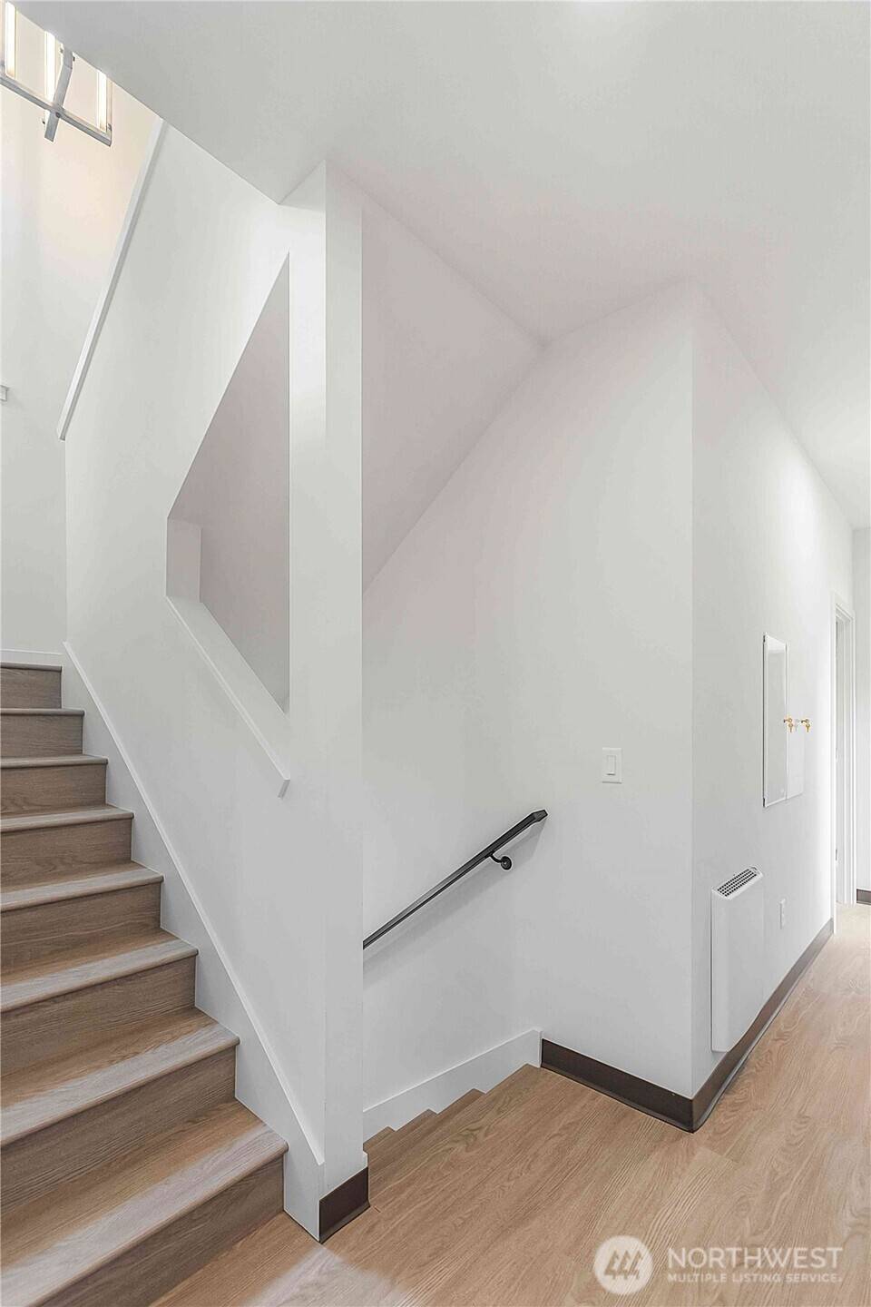 Seattle, WA 98119,2613 3rd AVE W