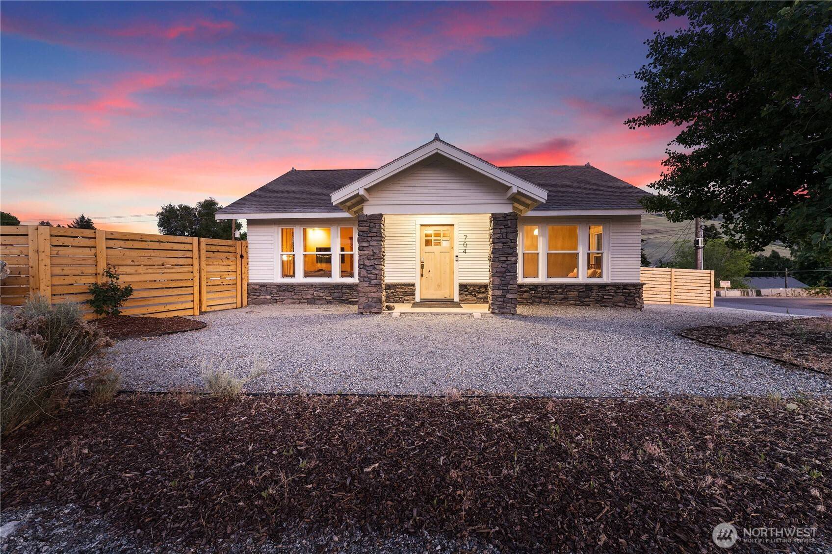 Chelan, WA 98816,704 E Woodin AVE