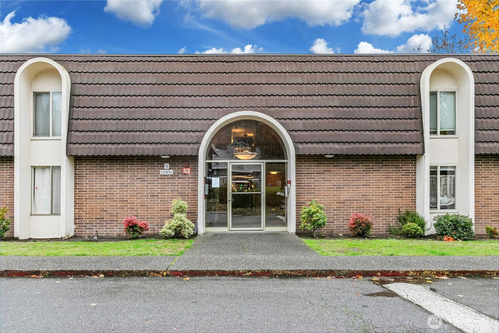 Kirkland, WA 98033,11006 NE 68th ST #806