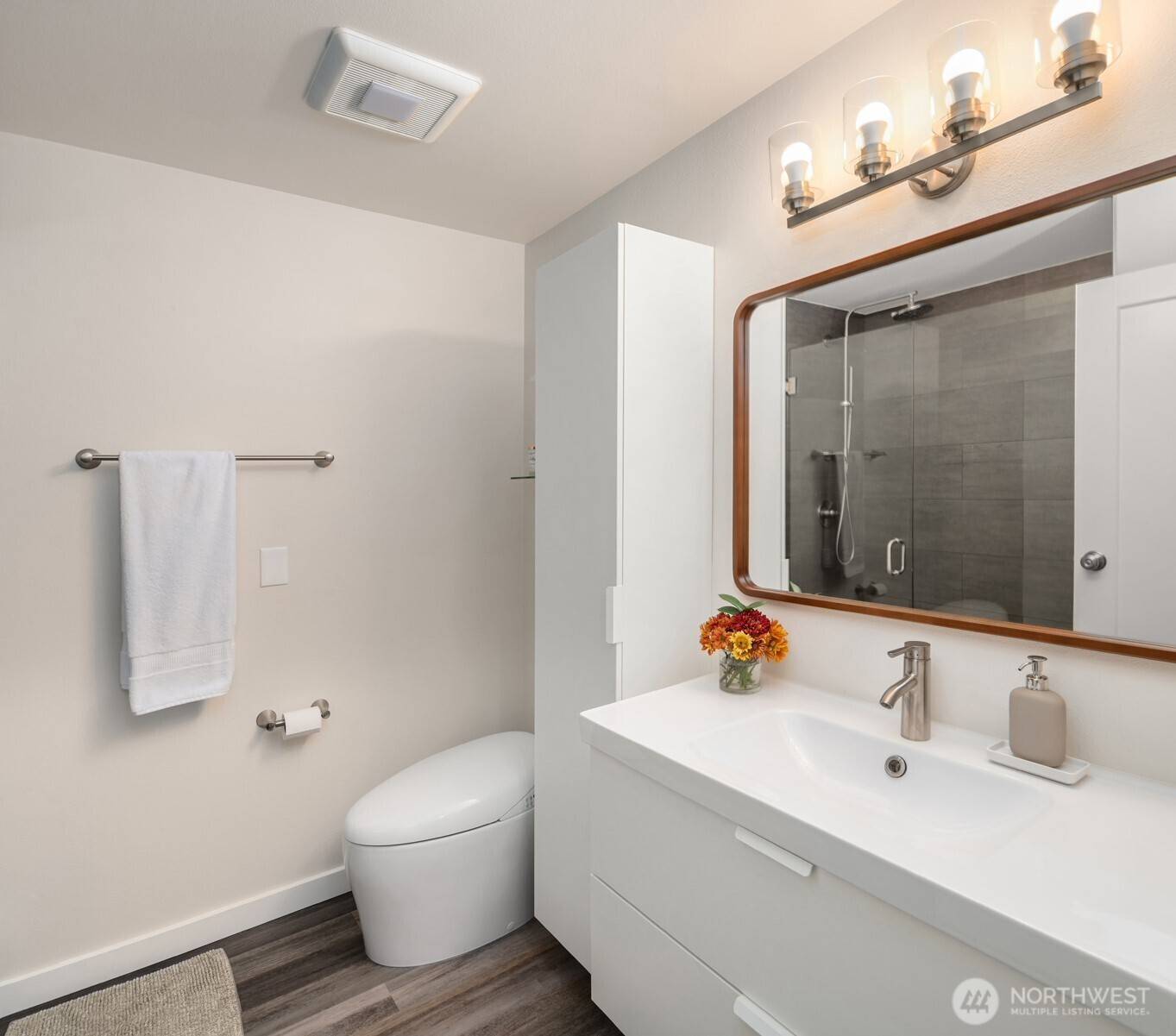 Seattle, WA 98105,5225 50th AVE NE #208