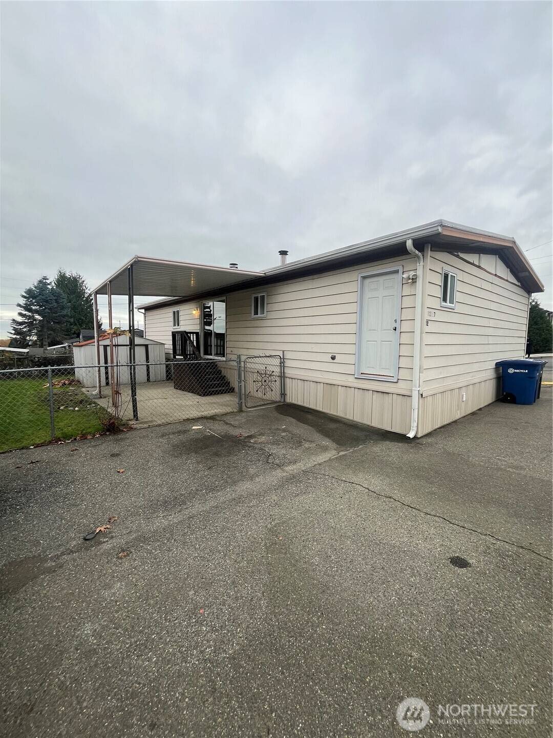 Des Moines, WA 98198,22007 29th AVE S #12