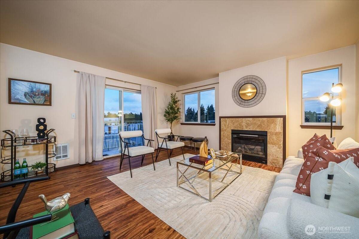 Seattle, WA 98125,11532 15th AVE NE #401