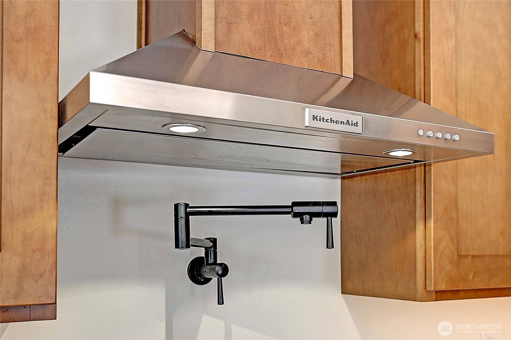 Camano Island, WA 98282,896 Henry LN