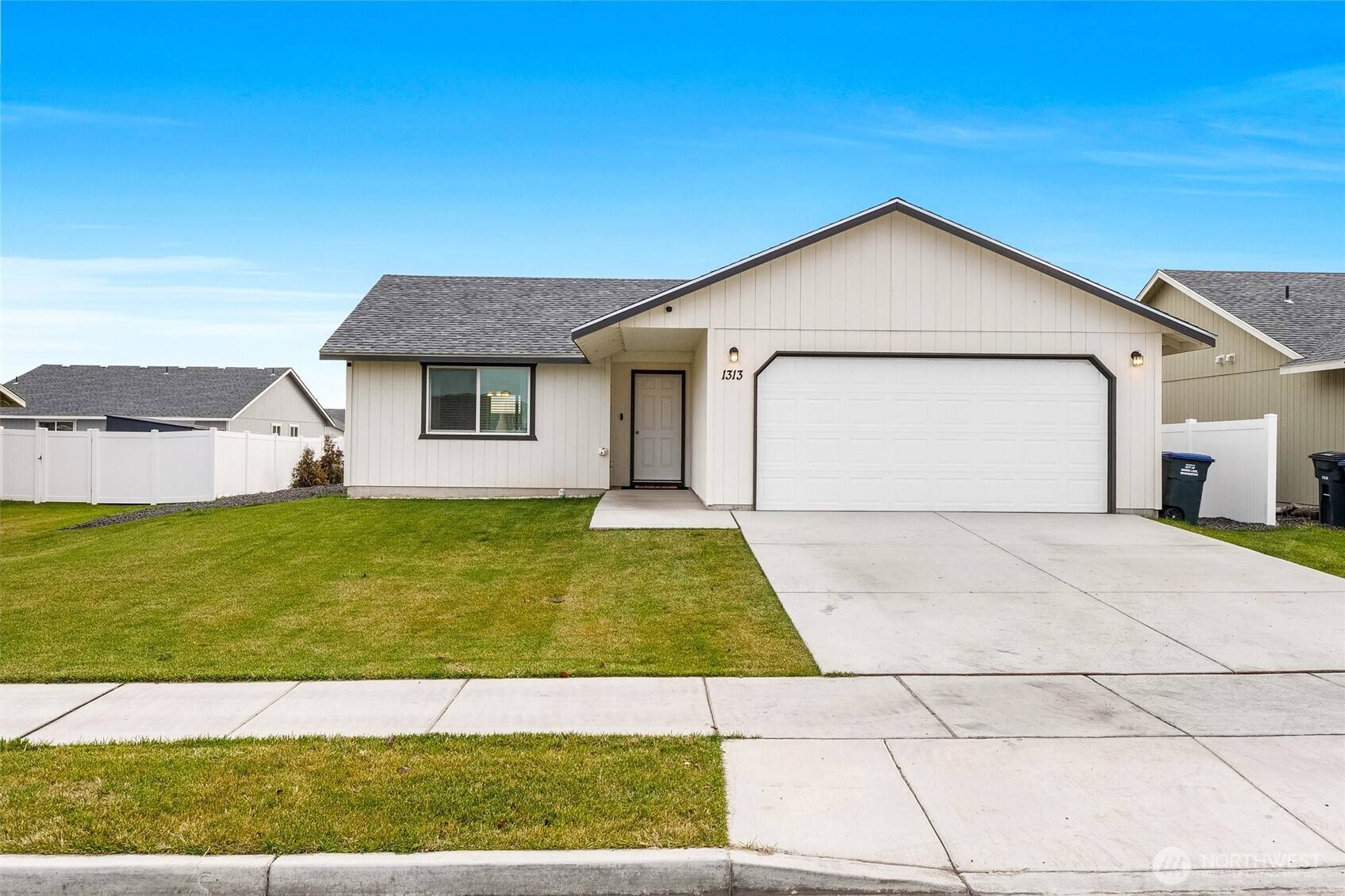 Moses Lake, WA 98837,1313 W Polo Ridge DR
