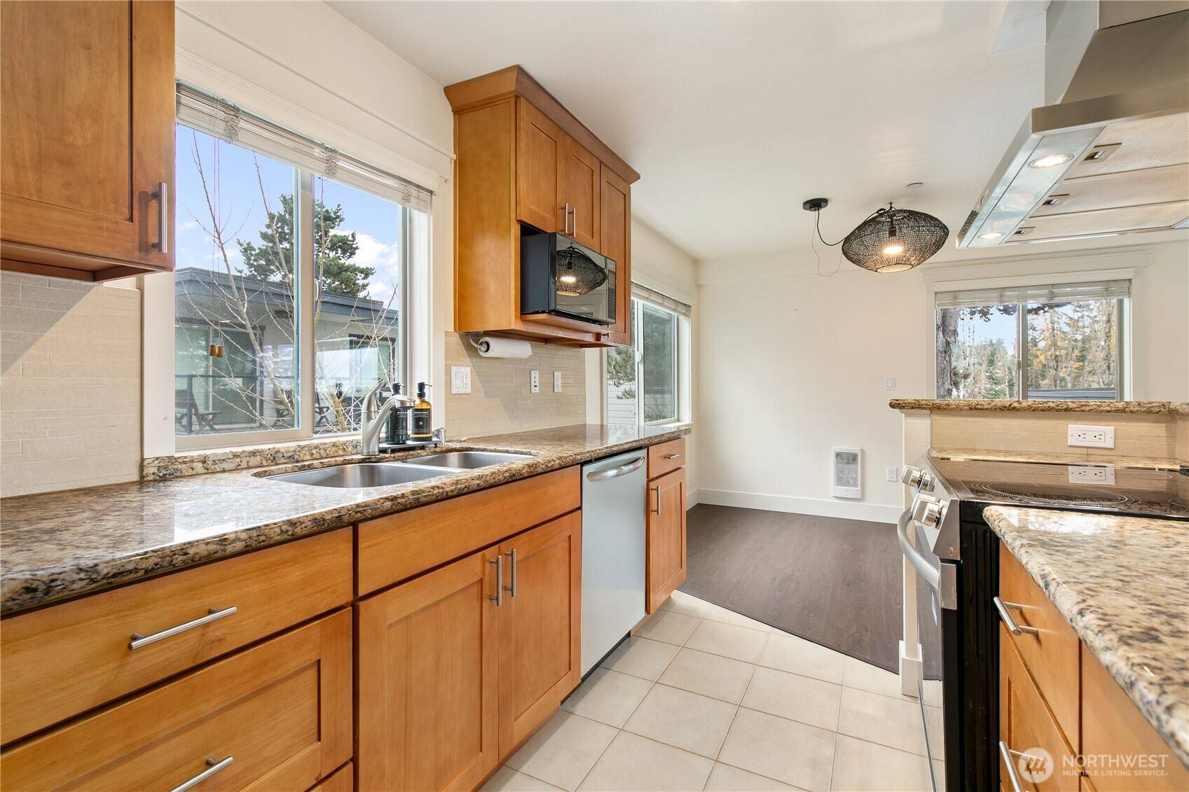 Mercer Island, WA 98040,3204 81st PL SE #B202