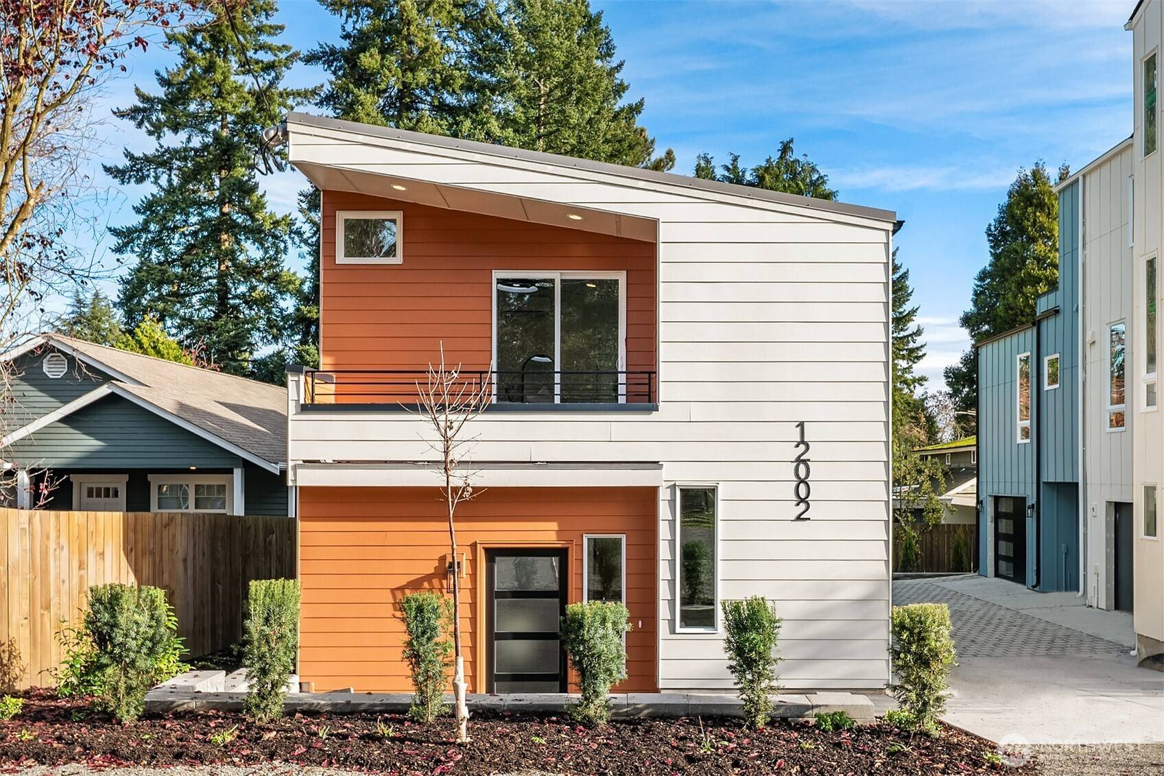 Seattle, WA 98125,12002 20th ST NE #3