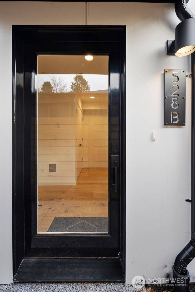 Seattle, WA 98103,528 B N 72nd ST