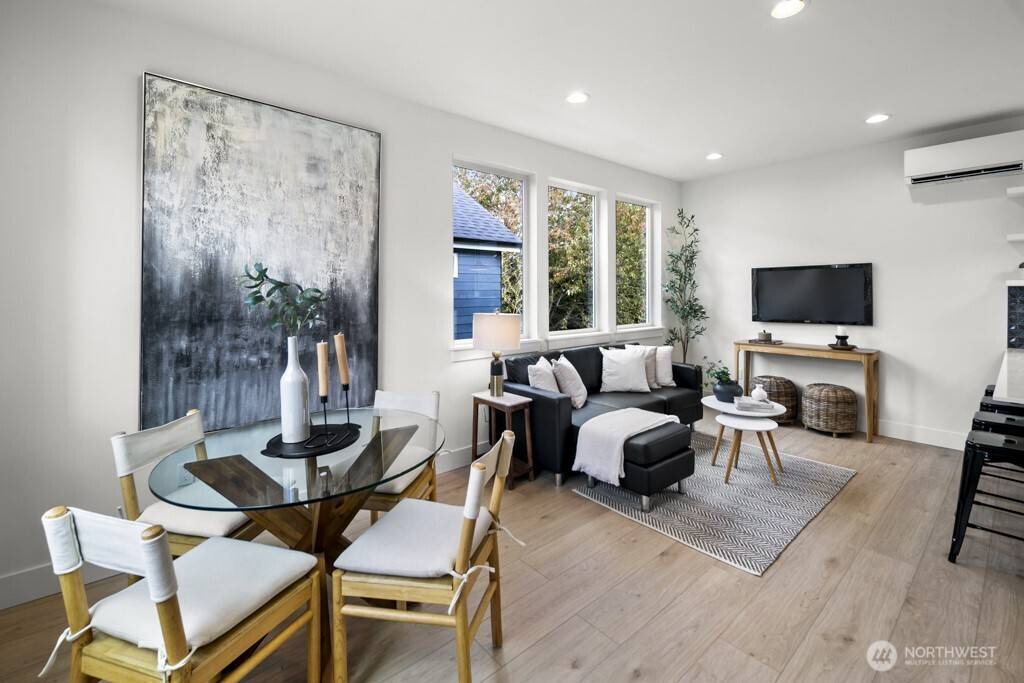 Seattle, WA 98103,318 B N 84th ST