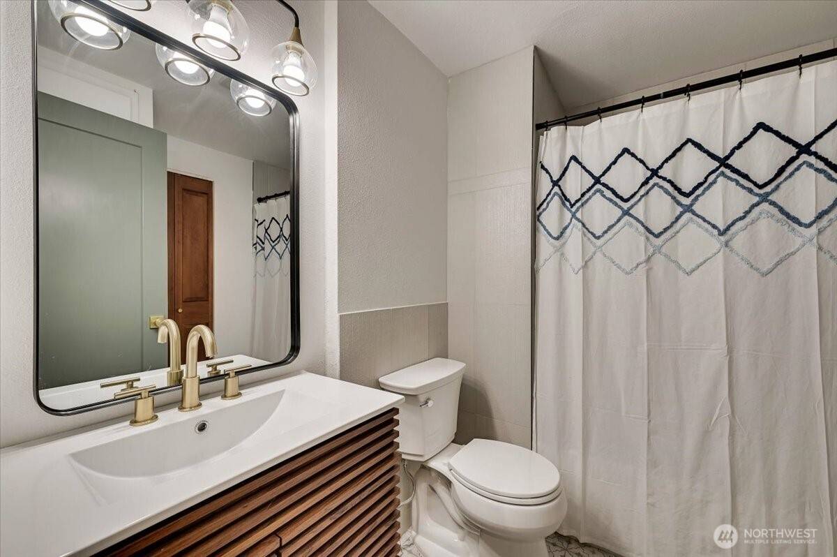 Kirkland, WA 98034,12712 NE 120th ST #G1