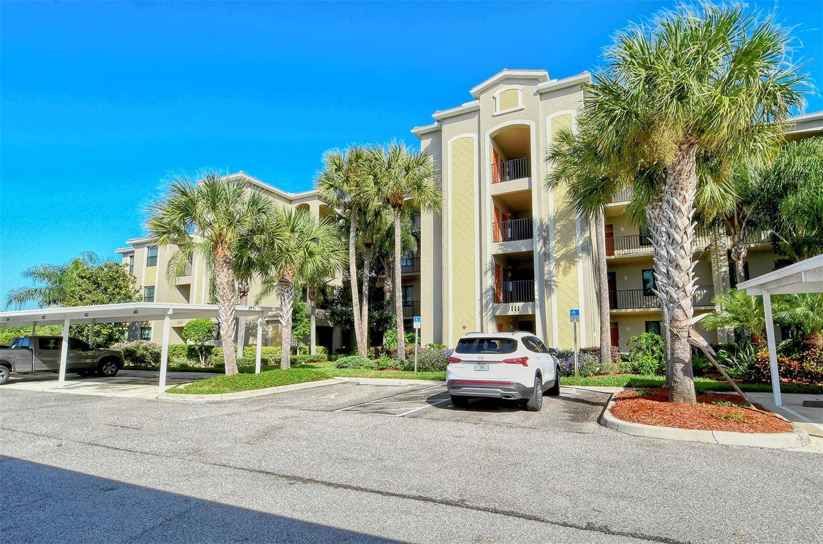 Bradenton, FL 34212,7005 RIVER HAMMOCK DR #204