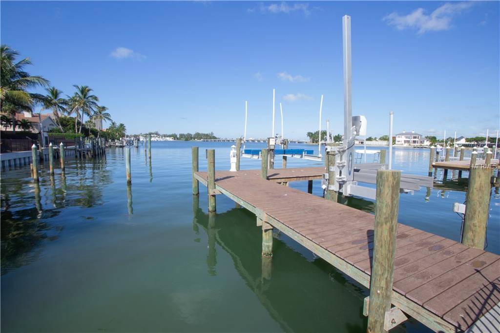 Sarasota, FL 34236,232 BIRD KEY DR