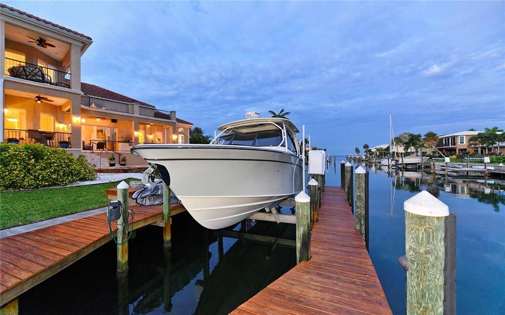 Longboat Key, FL 34228,536 OUTRIGGER LN