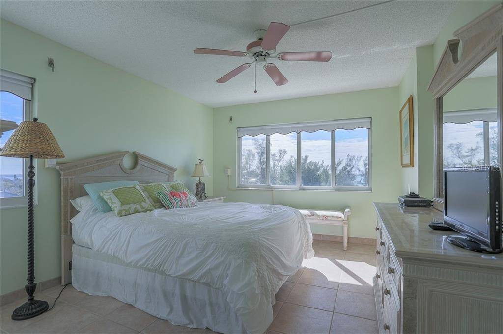 Holmes Beach, FL 34217,5200 GULF DR #608