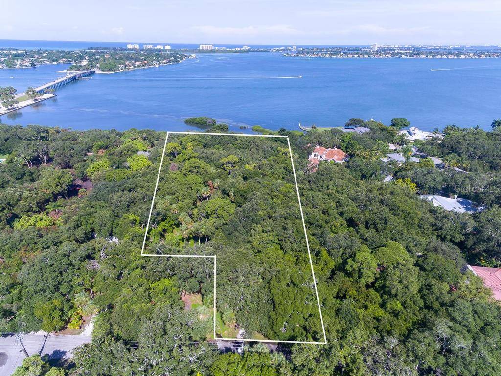 Sarasota, FL 34239,3246 OLD OAK DR