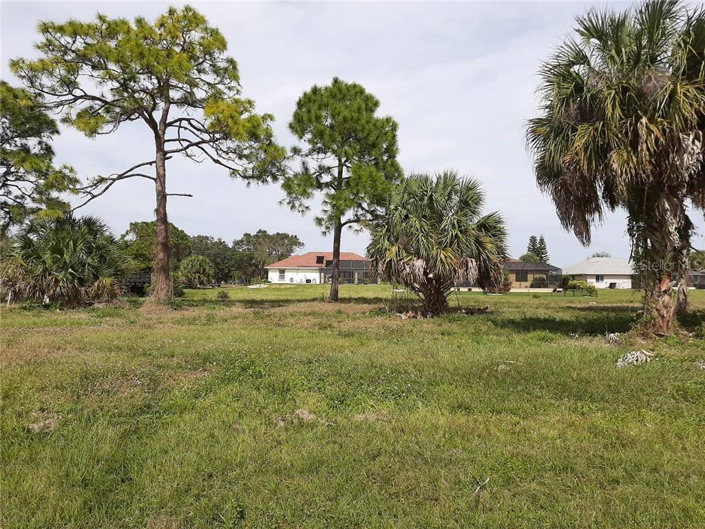 Rotonda West, FL 33947,186 LONG MEADOW LN