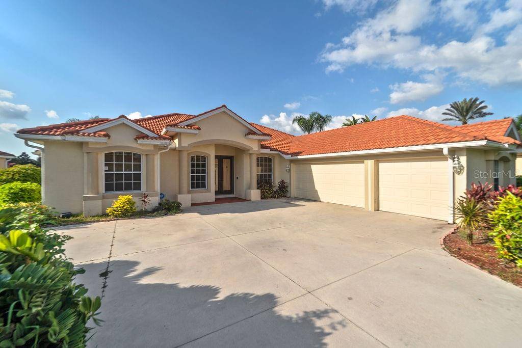 Sarasota, FL 34233,5523 SECLUDED OAKS WAY