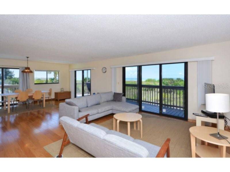 Sarasota, FL 34242,460 BEACH RD #A1
