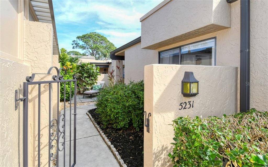 Sarasota, FL 34235,5231 MYRTLE WOOD #16