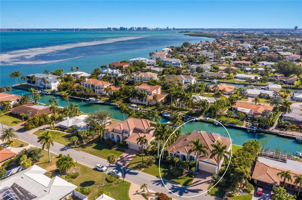 Longboat Key, FL 34228,524 SPINNAKER LN