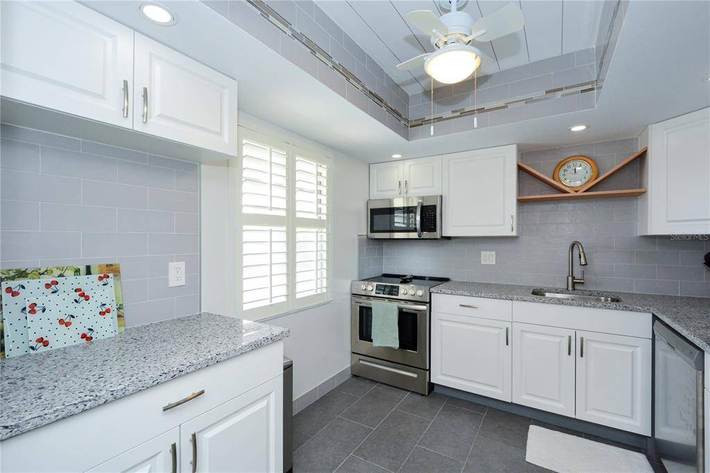 Longboat Key, FL 34228,4380 EXETER DR #305