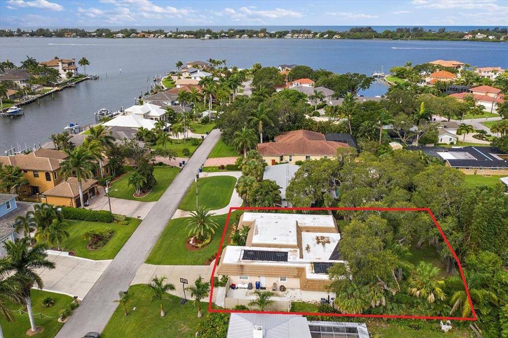 Sarasota, FL 34231,7642 COVE TER