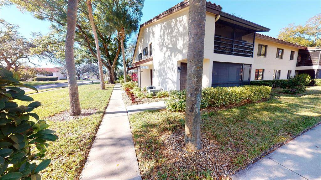 Sarasota, FL 34243,5795 GARDENS DR #101