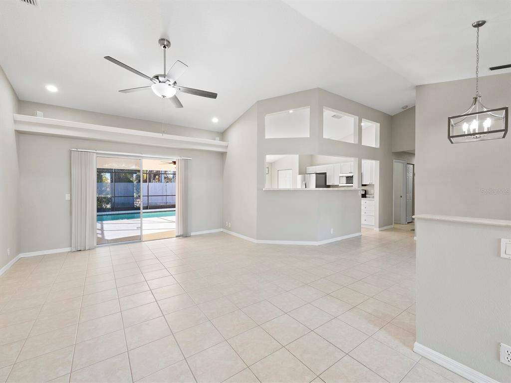 Sarasota, FL 34240,6632 DEERING CIR