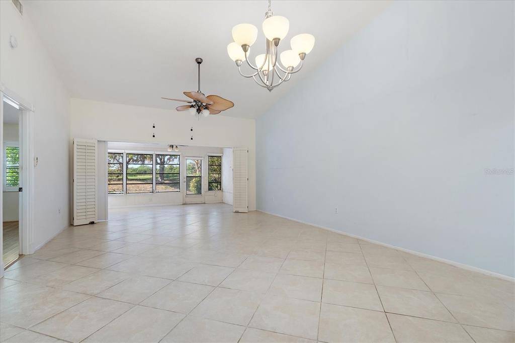 Venice, FL 34293,855 COUNTRY CLUB CIR #38