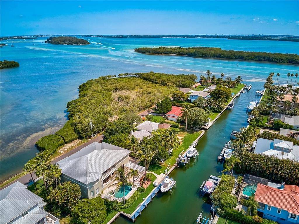 Longboat Key, FL 34228,700 LYONS LN