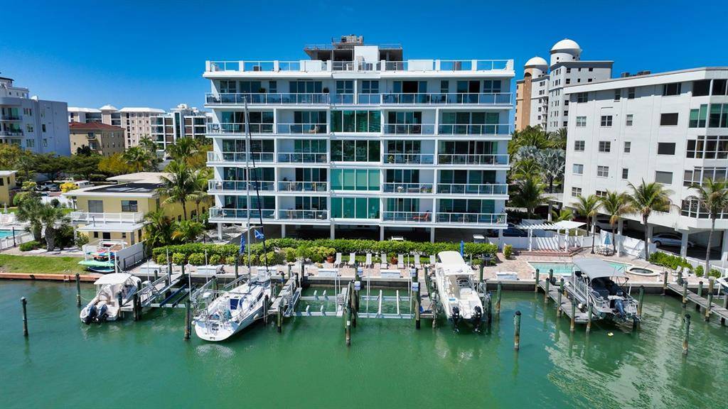 Sarasota, FL 34236,650 GOLDEN GATE PT #301