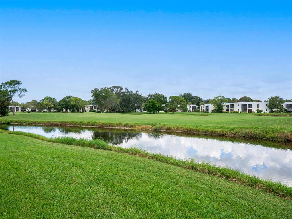 Sarasota, FL 34235,5143 WILLOW LINKS #16