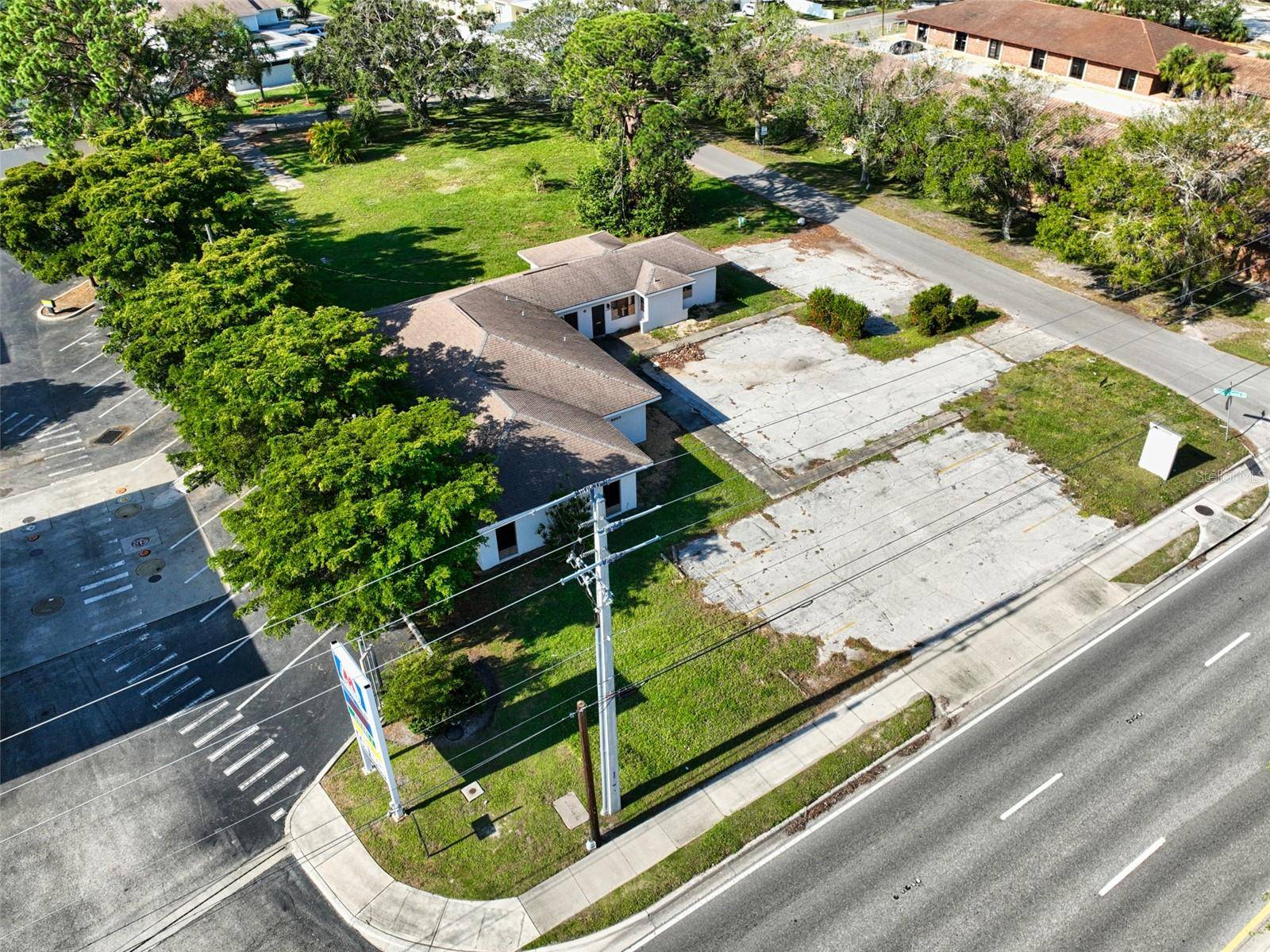 Sarasota, FL 34231,6200 S TAMIAMI TRL