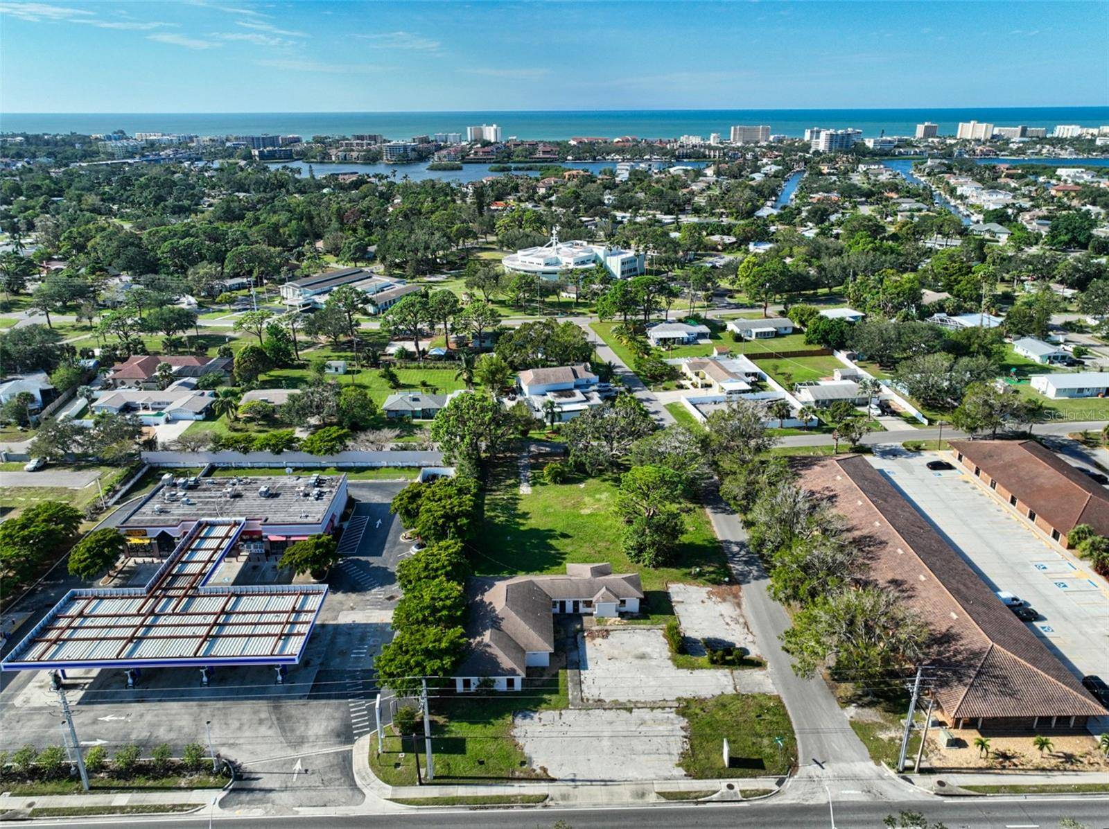 Sarasota, FL 34231,6200 S TAMIAMI TRL