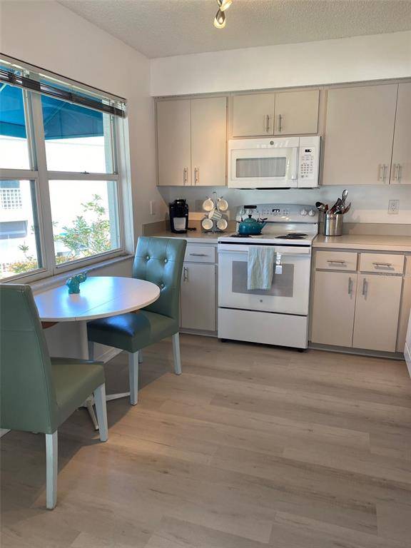 Bradenton, FL 34209,324 108TH ST W #324