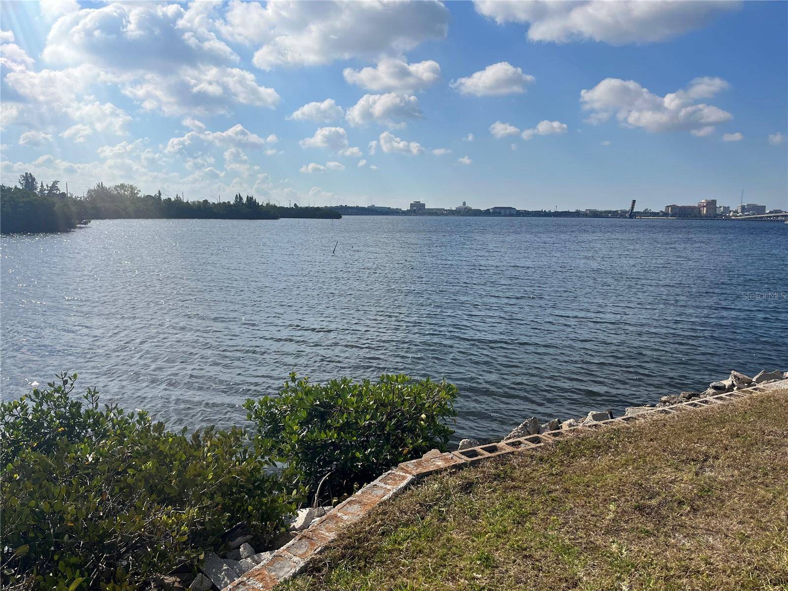 Palmetto, FL 34221,102 MICHIGAN ST
