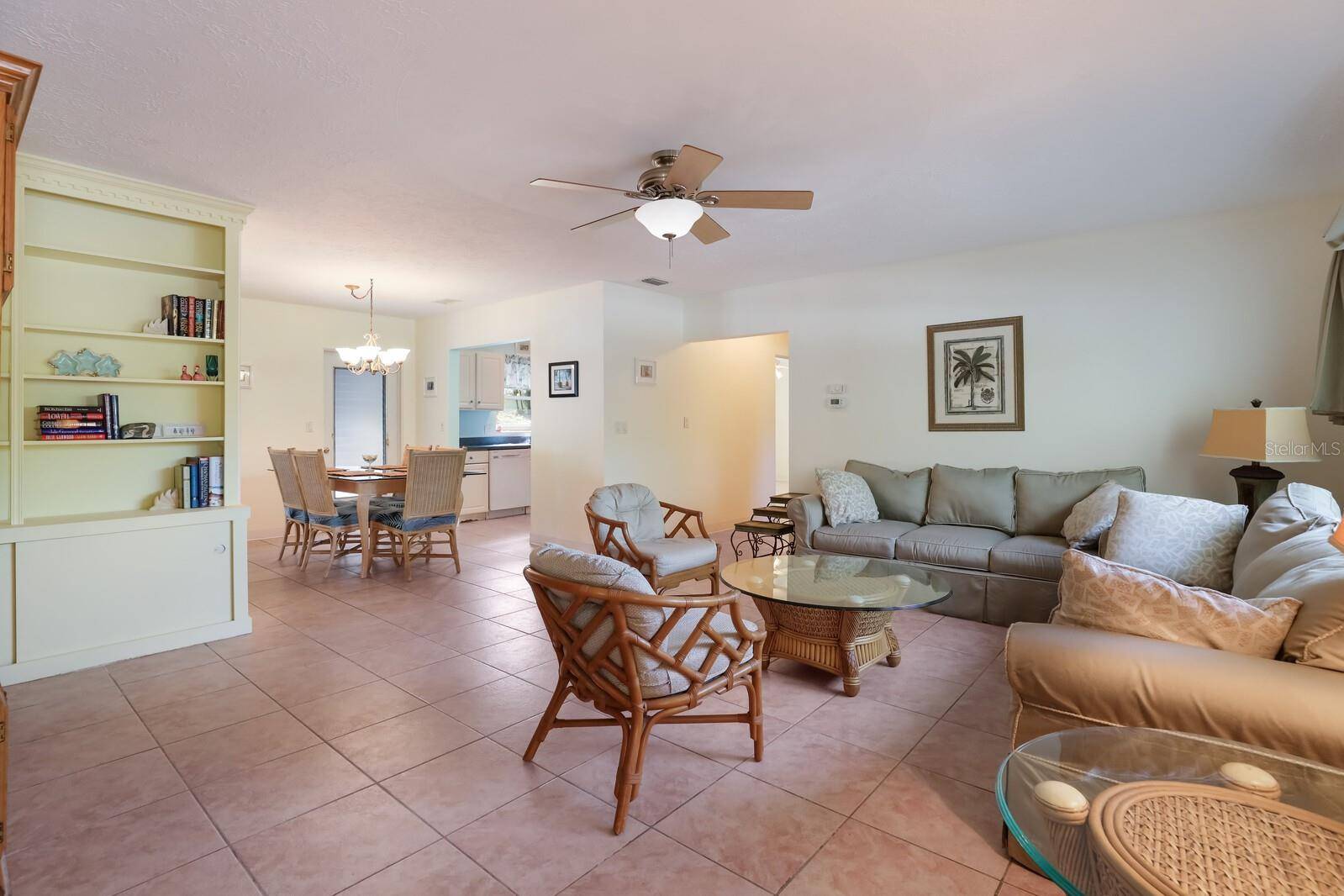 Holmes Beach, FL 34217,233 85TH ST