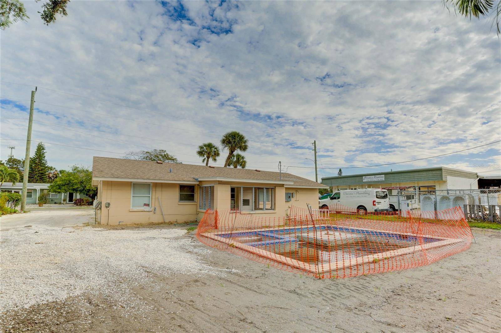 Holmes Beach, FL 34217,309 56TH ST