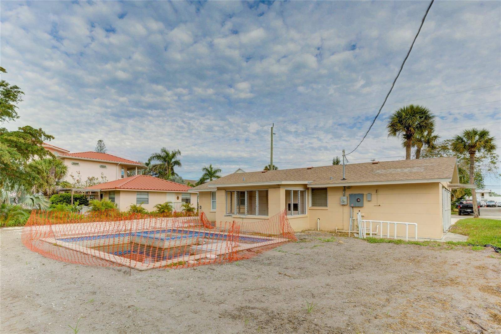 Holmes Beach, FL 34217,309 56TH ST