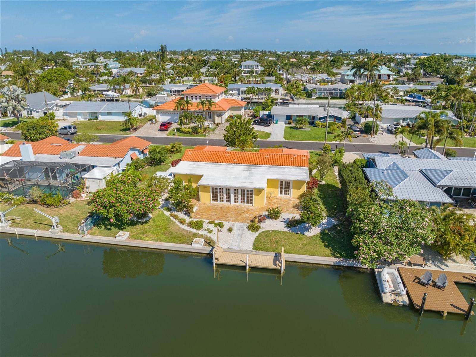 Holmes Beach, FL 34217,515 70TH ST