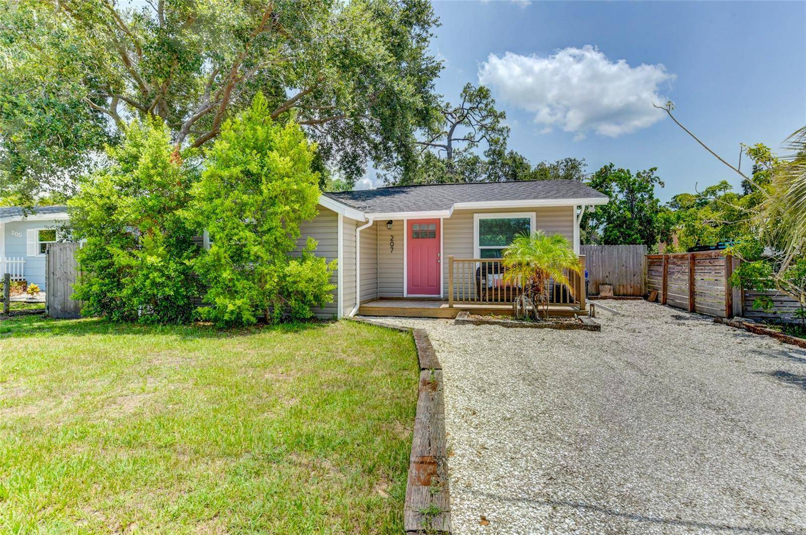 Nokomis, FL 34275,207 PALMETTO RD W