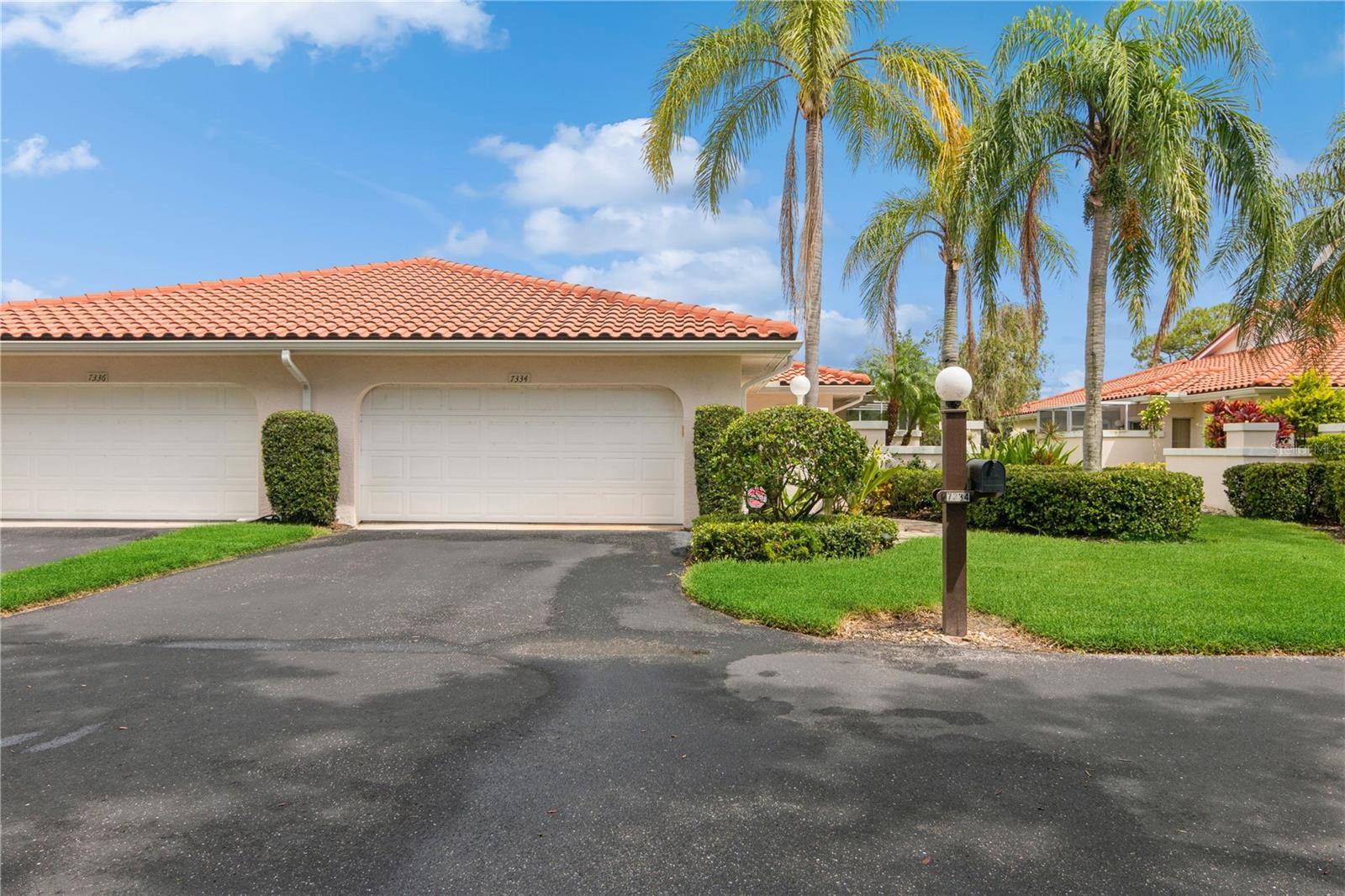 Sarasota, FL 34243,7334 GOLF POINTE CIR #7334