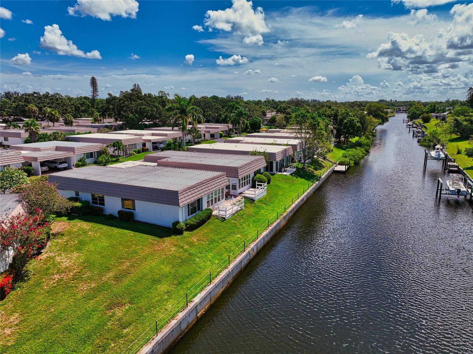 Sarasota, FL 34231,2306 RIVERBLUFF Pkwy #258