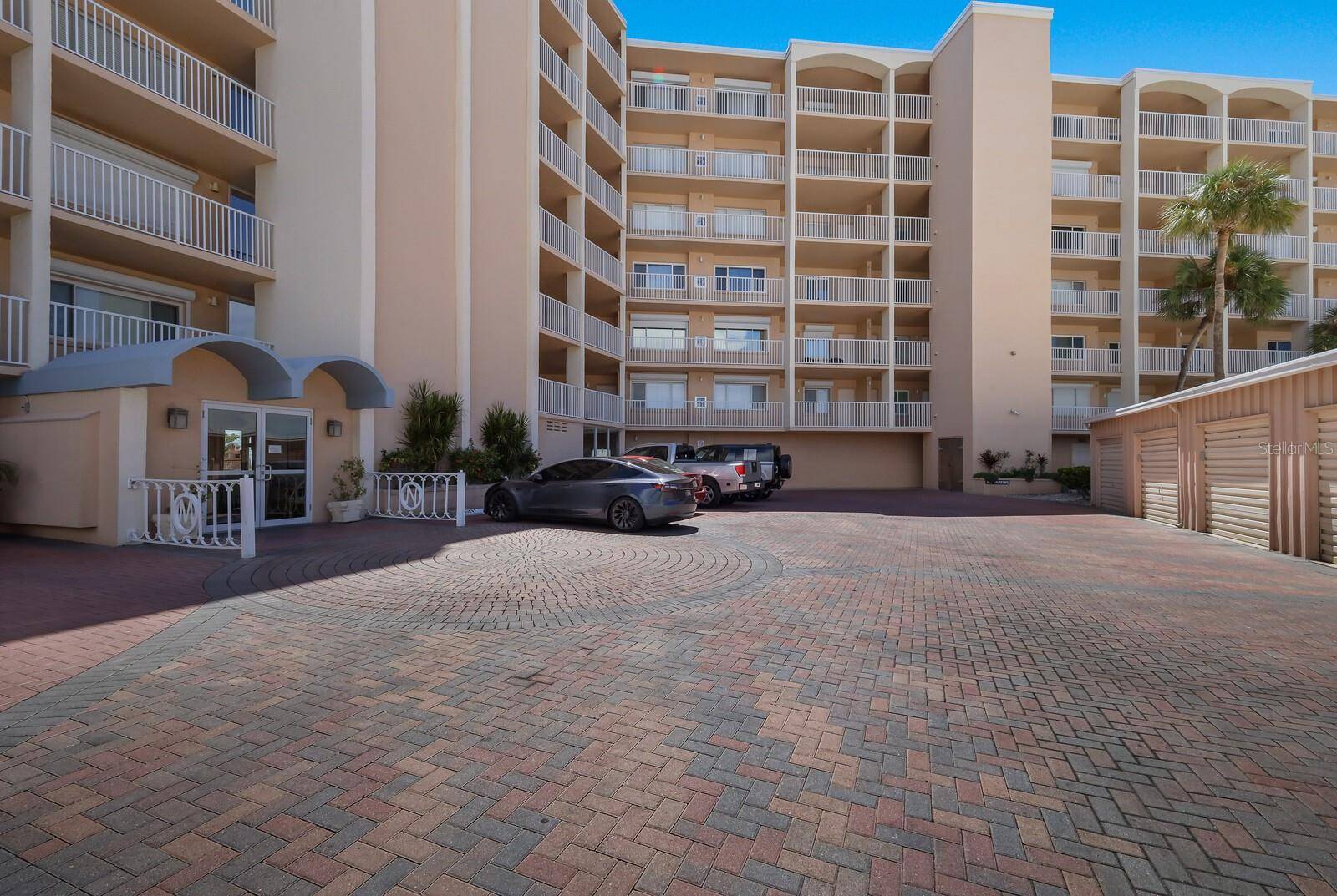 Holmes Beach, FL 34217,5300 GULF DR #406