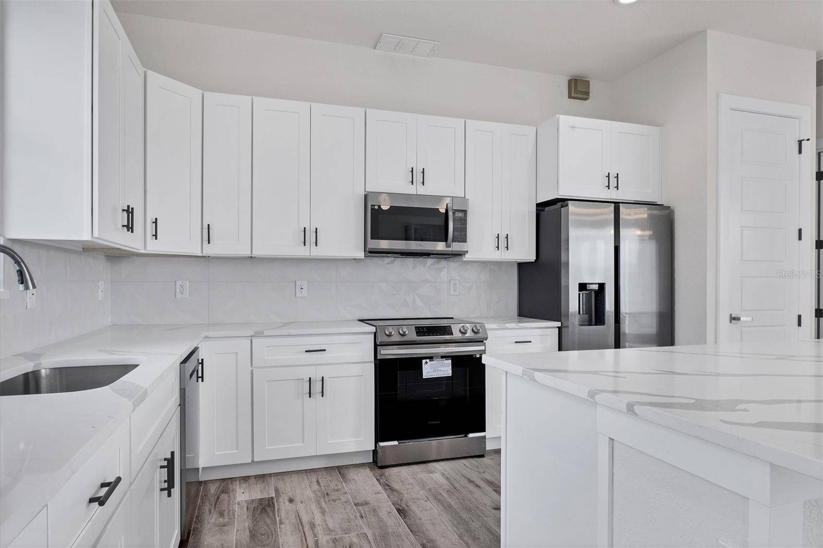 Rotonda West, FL 33947,200 REDWOOD RD