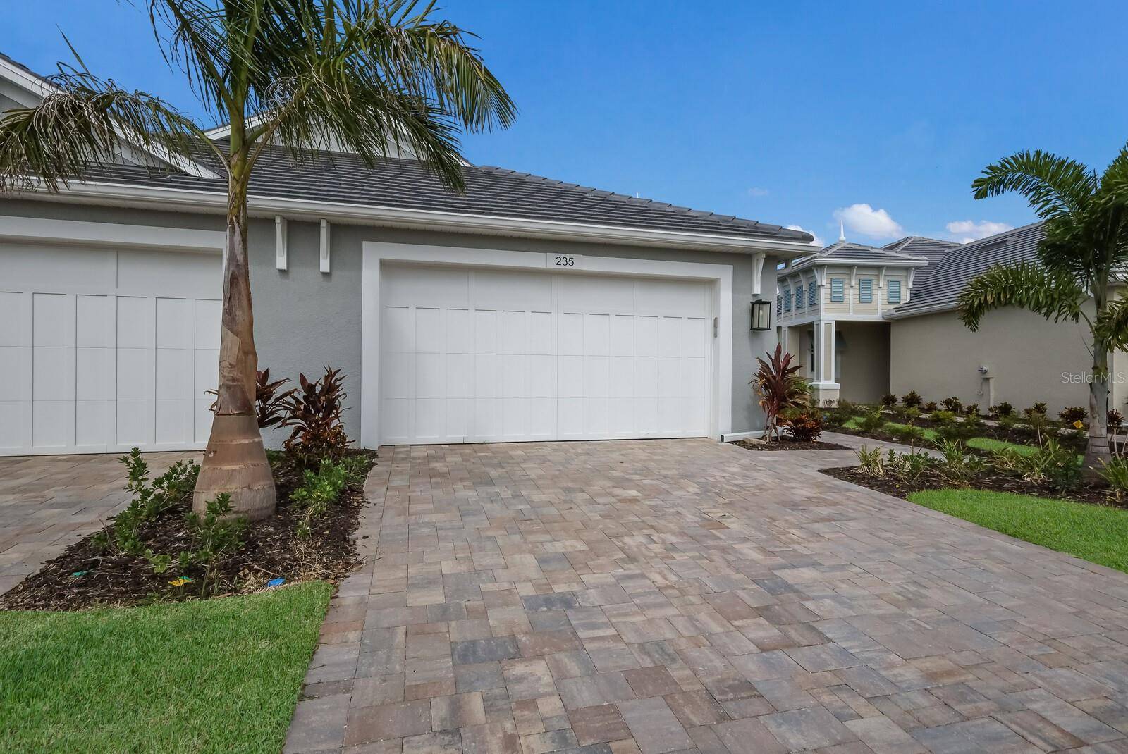 Bradenton, FL 34212,235 OKEEFFE CIR