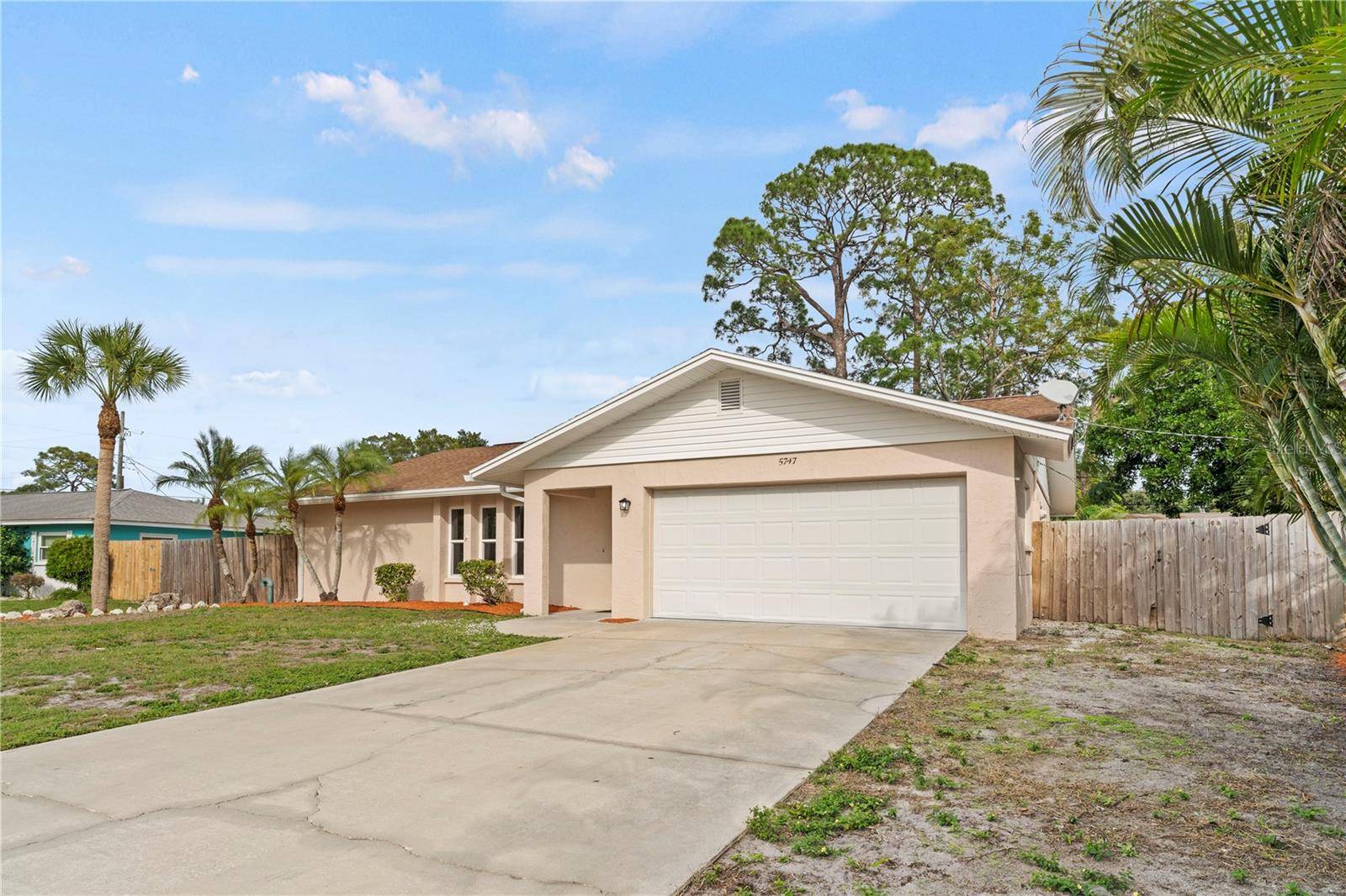 Sarasota, FL 34231,5747 ISANDA PL