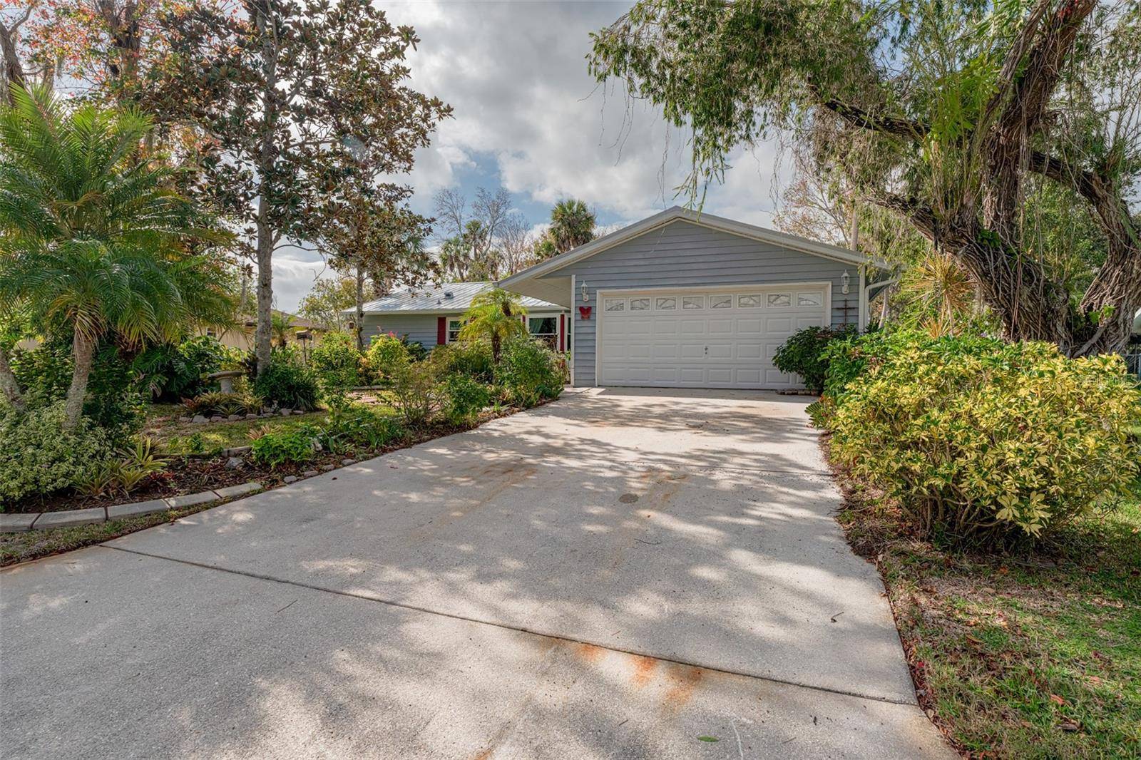 Palmetto, FL 34221,5103 WOODLAWN CIR W