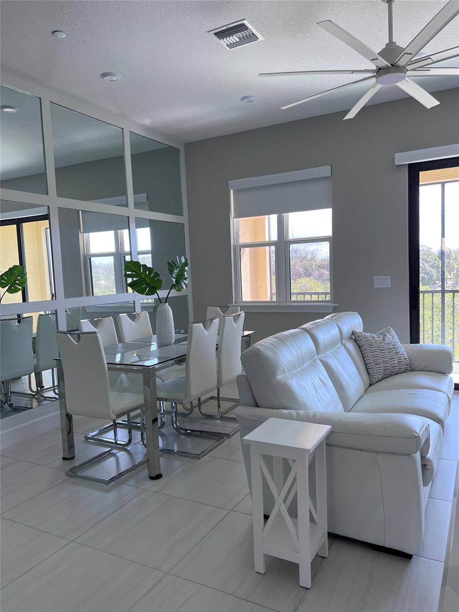 Sarasota, FL 34231,5569 CANNES CIR